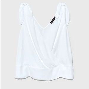 LARA TIE SHOULDER SURPLICE TOP

Sz 2 nwt